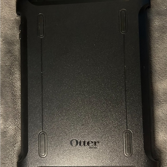 BN IPad Otterbox Case with Back Clip - Picture 4 of 5